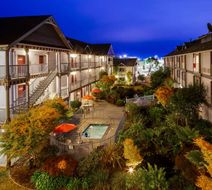 Best Western Plus Bayshore Inn Exterior