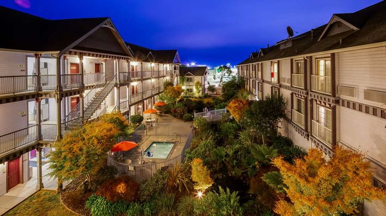 Best Western Plus Bayshore Inn Exterior