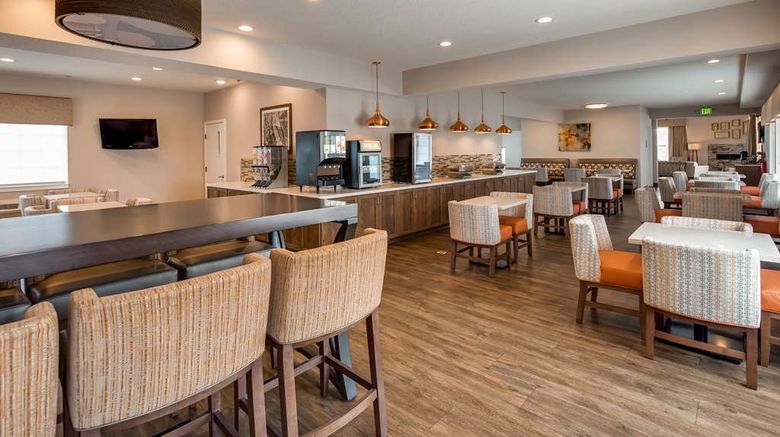 <b>Best Western Plus Bayshore Inn Restaurant</b>. Images powered by <a href="https://iceportal.shijigroup.com/" title="IcePortal" target="_blank">IcePortal</a>.