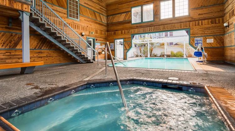 Best Western Plus Bayshore Inn Pool