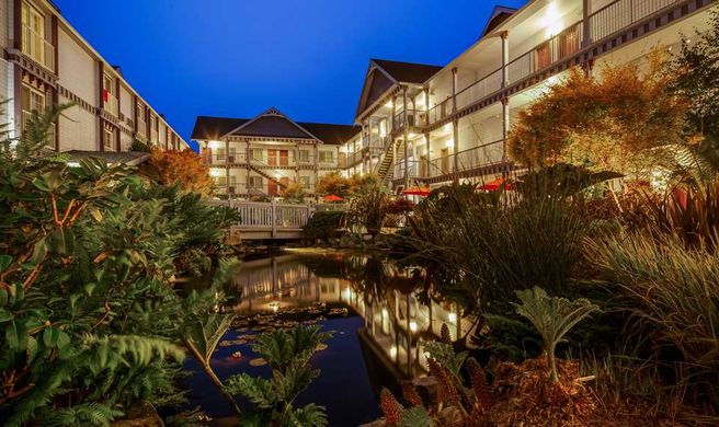 Best Western Plus Bayshore Inn Exterior