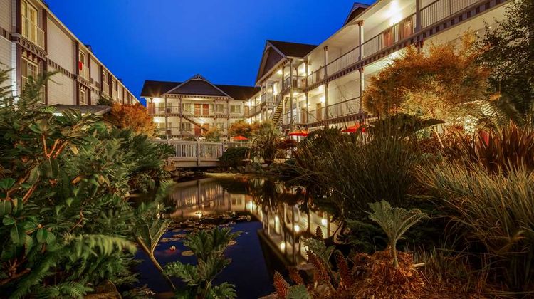 Best Western Plus Bayshore Inn Exterior