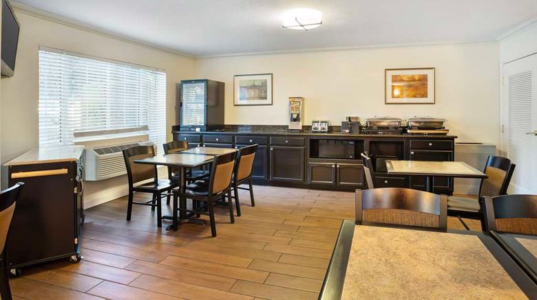 <b>Best Western Clovis Cole Restaurant</b>. Images powered by <a href="https://iceportal.shijigroup.com/" title="IcePortal" target="_blank">IcePortal</a>.
