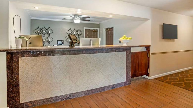 <b>Best Western Clovis Cole Lobby</b>. Images powered by <a href="https://iceportal.shijigroup.com/" title="IcePortal" target="_blank">IcePortal</a>.
