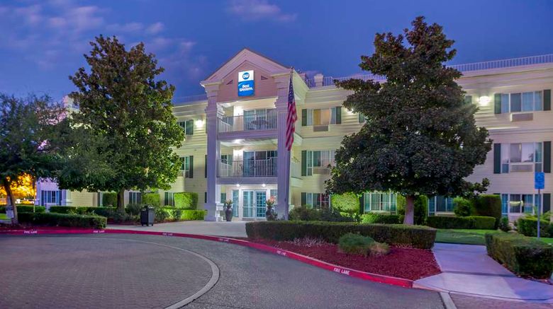 <b>Best Western Clovis Cole Exterior</b>. Images powered by <a href="https://iceportal.shijigroup.com/" title="IcePortal" target="_blank">IcePortal</a>.
