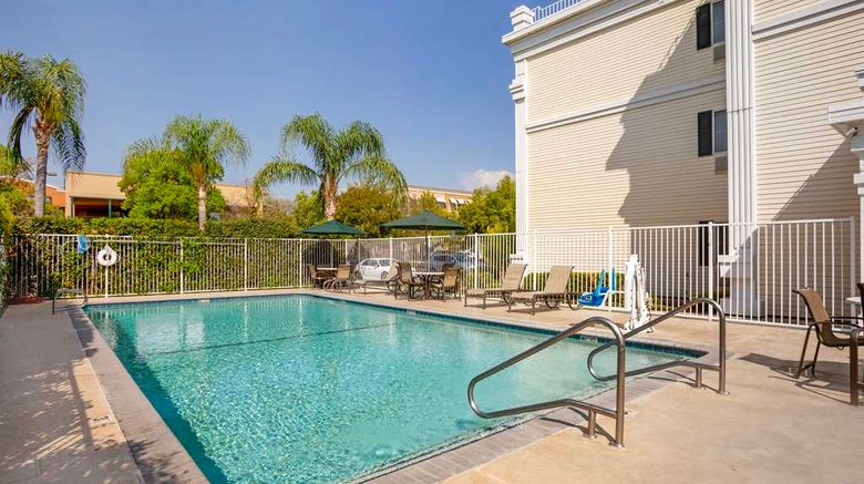 <b>Best Western Clovis Cole Pool</b>. Images powered by <a href="https://iceportal.shijigroup.com/" title="IcePortal" target="_blank">IcePortal</a>.