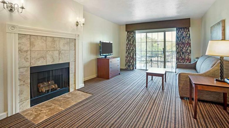<b>Best Western Clovis Cole Suite</b>. Images powered by <a href="https://iceportal.shijigroup.com/" title="IcePortal" target="_blank">IcePortal</a>.