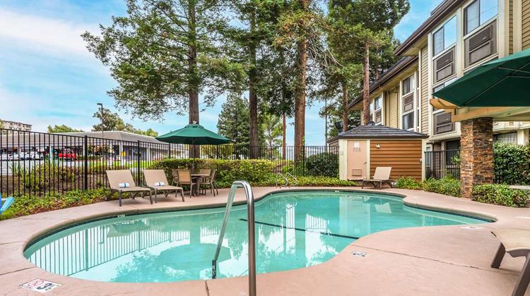 Best Western John Muir Inn Pool