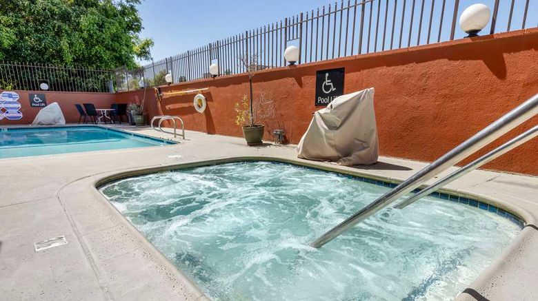 <b>Best Western Los Angeles Worldport Hotel Pool</b>. Images powered by <a href="https://iceportal.shijigroup.com/" title="IcePortal" target="_blank">IcePortal</a>.