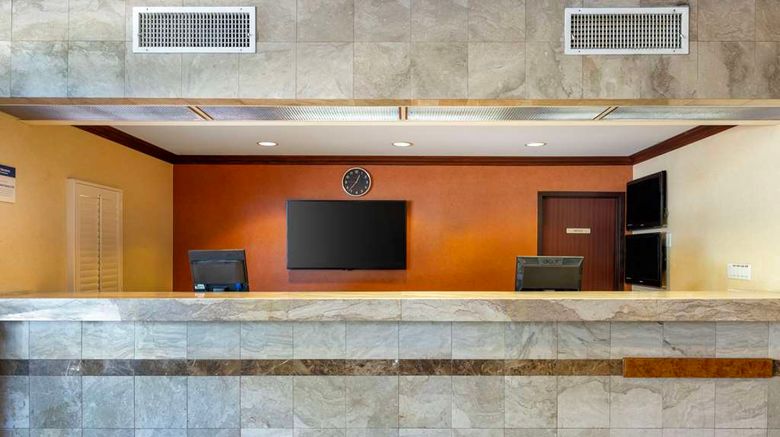 <b>Best Western Los Angeles Worldport Hotel Lobby</b>. Images powered by <a href="https://iceportal.shijigroup.com/" title="IcePortal" target="_blank">IcePortal</a>.