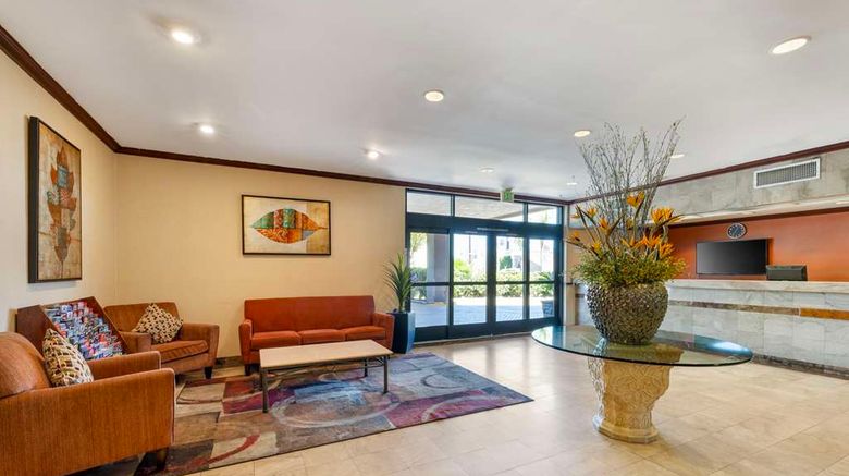 <b>Best Western Los Angeles Worldport Hotel Lobby</b>. Images powered by <a href="https://iceportal.shijigroup.com/" title="IcePortal" target="_blank">IcePortal</a>.