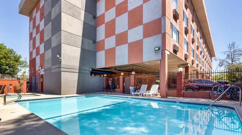<b>Best Western Los Angeles Worldport Hotel Pool</b>. Images powered by <a href="https://iceportal.shijigroup.com/" title="IcePortal" target="_blank">IcePortal</a>.