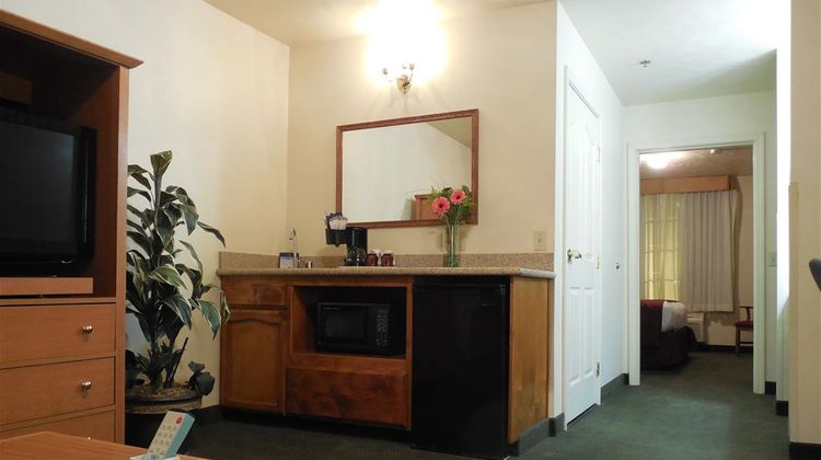 Best Western John Jay Inn Suite