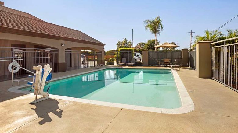 <b>Best Western Exeter Inn & Suites Pool</b>. Images powered by <a href="https://iceportal.shijigroup.com/" title="IcePortal" target="_blank">IcePortal</a>.