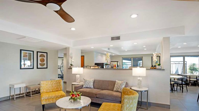 <b>Best Western Exeter Inn & Suites Lobby</b>. Images powered by <a href="https://iceportal.shijigroup.com/" title="IcePortal" target="_blank">IcePortal</a>.