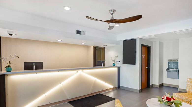<b>Best Western Exeter Inn & Suites Lobby</b>. Images powered by <a href="https://iceportal.shijigroup.com/" title="IcePortal" target="_blank">IcePortal</a>.