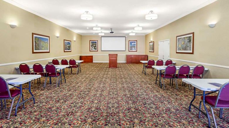 <b>Best Western China Lake Inn Meeting</b>. Images powered by <a href="https://iceportal.shijigroup.com/" title="IcePortal" target="_blank">IcePortal</a>.