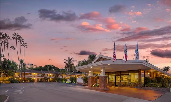 Best Western Plus Carriage Inn Exterior