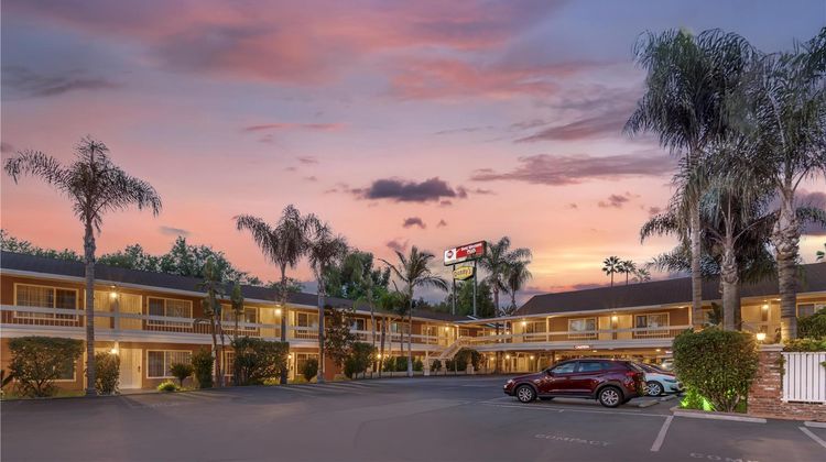 Best Western Plus Carriage Inn Exterior