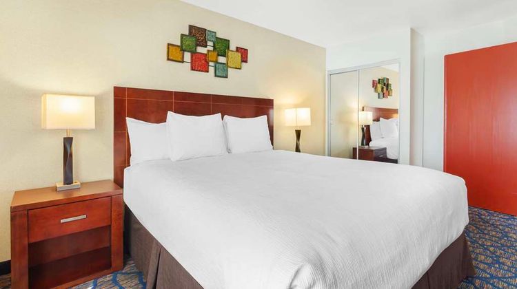 Best Western Plus Villa Del Lago Inn Room