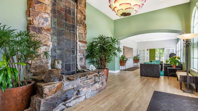 <b>Best Western Plus Capitola By-the-Sea Lobby</b>. Images powered by <a href="https://iceportal.shijigroup.com/" title="IcePortal" target="_blank">IcePortal</a>.