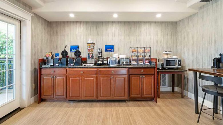 <b>Best Western Cedar Inn & Suites Restaurant</b>. Images powered by <a href="https://iceportal.shijigroup.com/" title="IcePortal" target="_blank">IcePortal</a>.