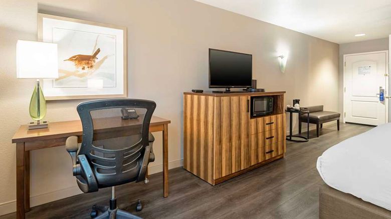 <b>Best Western Cedar Inn & Suites Room</b>. Images powered by <a href="https://iceportal.shijigroup.com/" title="IcePortal" target="_blank">IcePortal</a>.
