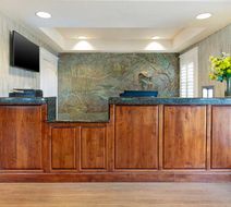 Best Western Cedar Inn & Suites Lobby