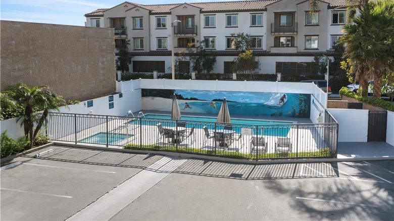 <b>Best Western Los Alamitos Inn & Suites Pool</b>. Images powered by <a href="https://iceportal.shijigroup.com/" title="IcePortal" target="_blank">IcePortal</a>.