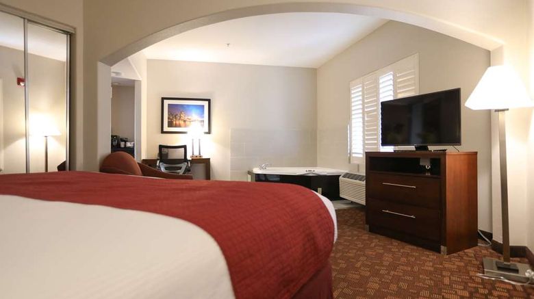 <b>Best Western Lanai Garden Inn & Suites Suite</b>. Images powered by <a href="https://iceportal.shijigroup.com/" title="IcePortal" target="_blank">IcePortal</a>.
