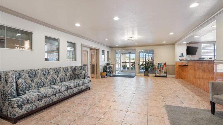 <b>Best Western Plus John Jay Inn & Suites Lobby</b>. Images powered by <a href="https://iceportal.shijigroup.com/" title="IcePortal" target="_blank">IcePortal</a>.