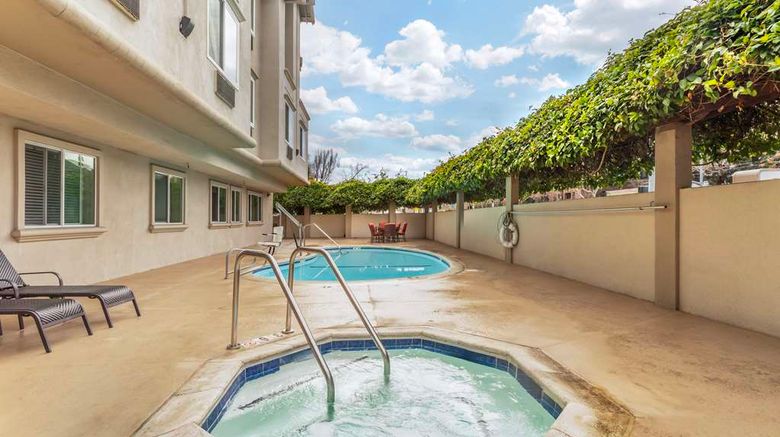 <b>Best Western Plus Airport Plaza Pool</b>. Images powered by <a href="https://iceportal.shijigroup.com/" title="IcePortal" target="_blank">IcePortal</a>.