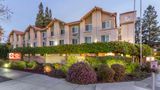 Best Western Plus Airport Plaza Exterior