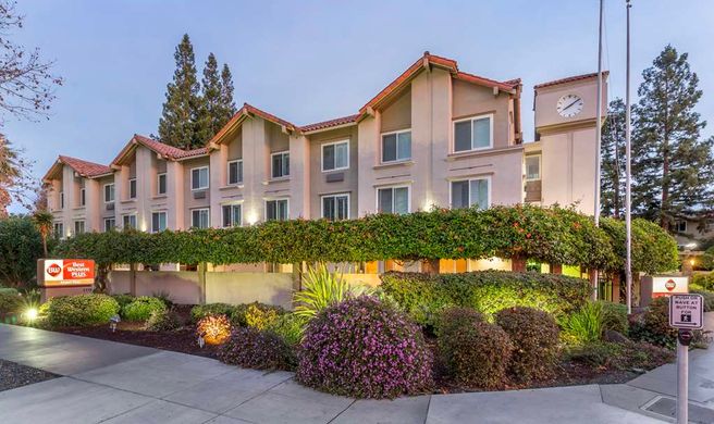 Best Western Plus Airport Plaza Exterior