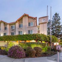 Best Western Plus Airport Plaza