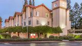 Best Western Plus Airport Plaza Exterior