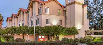 Best Western Plus Airport Plaza Exterior