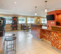 Best Western Plus Airport Plaza Lobby
