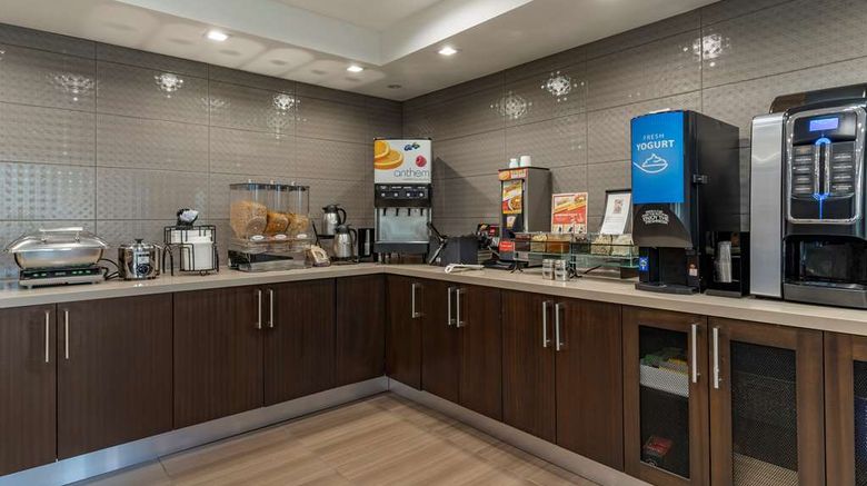 <b>Best Western Silicon Valley Inn Lobby</b>. Images powered by <a href="https://iceportal.shijigroup.com/" title="IcePortal" target="_blank">IcePortal</a>.