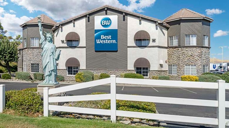 <b>Best Western Liberty Inn Exterior</b>. Images powered by <a href="https://iceportal.shijigroup.com/" title="IcePortal" target="_blank">IcePortal</a>.