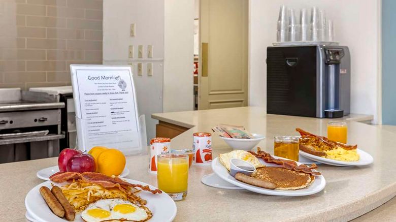 <b>Best Western Plus Palm Desert Resort Restaurant</b>. Images powered by <a href="https://iceportal.shijigroup.com/" title="IcePortal" target="_blank">IcePortal</a>.