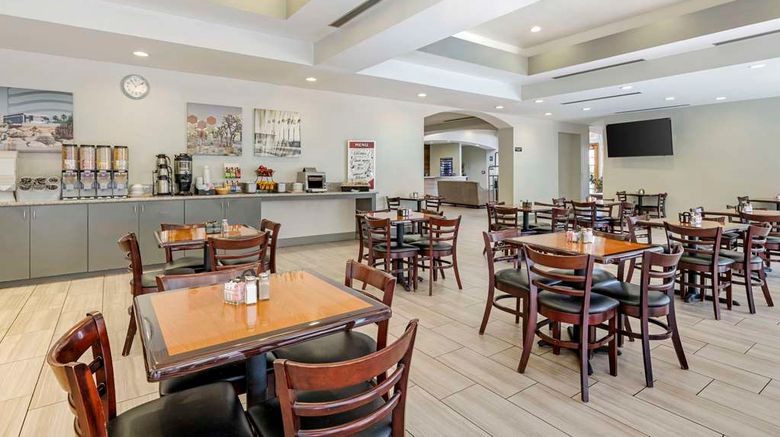 <b>Best Western Plus Palm Desert Resort Restaurant</b>. Images powered by <a href="https://iceportal.shijigroup.com/" title="IcePortal" target="_blank">IcePortal</a>.