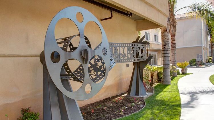 Best Western Plus Media Center Inn Suite Exterior