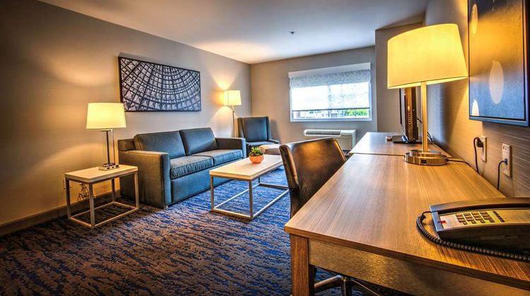 Best Western Plus Media Center Inn Suite Suite