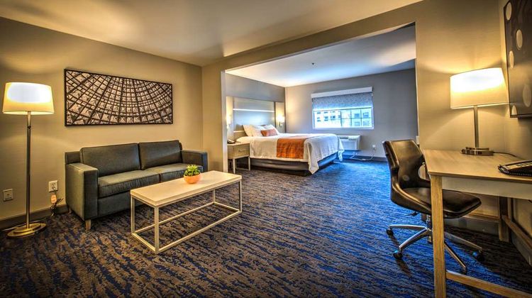 Best Western Plus Media Center Inn Suite Room