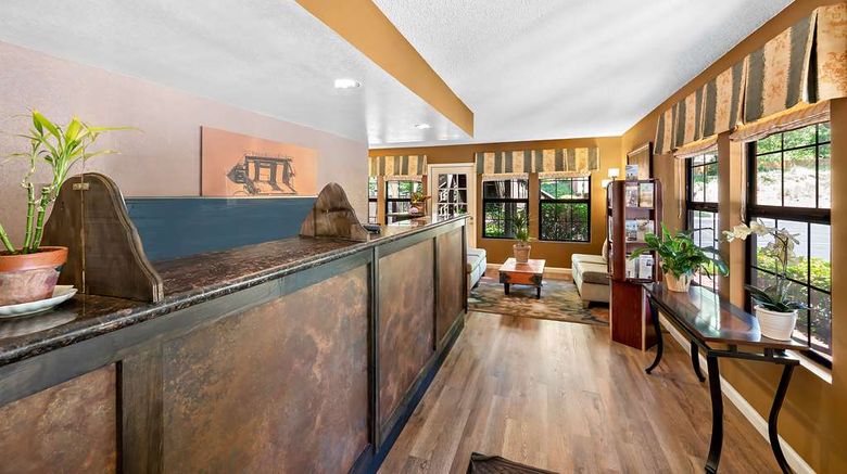 <b>Best Western Stagecoach Inn Lobby</b>. Images powered by <a href="https://iceportal.shijigroup.com/" title="IcePortal" target="_blank">IcePortal</a>.