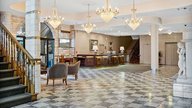 <b>Chateau Big Bear Boutique Hotel, BW Lobby</b>. Images powered by <a href="https://iceportal.shijigroup.com/" title="IcePortal" target="_blank">IcePortal</a>.