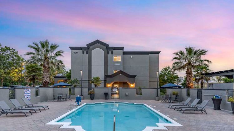 Best Western Plus Vineyard Inn Pool