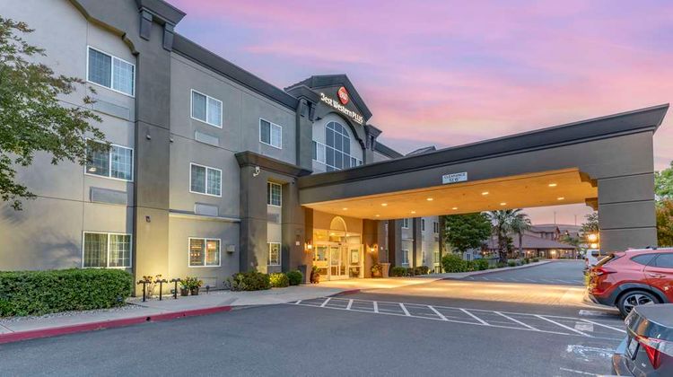 Best Western Plus Vineyard Inn Exterior