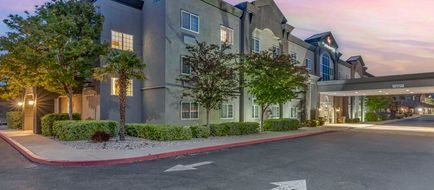 Best Western Plus Vineyard Inn Exterior